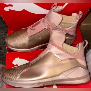 New Womens Puma Sneaker Rose Gold, size 40, 9 US (189865-02)